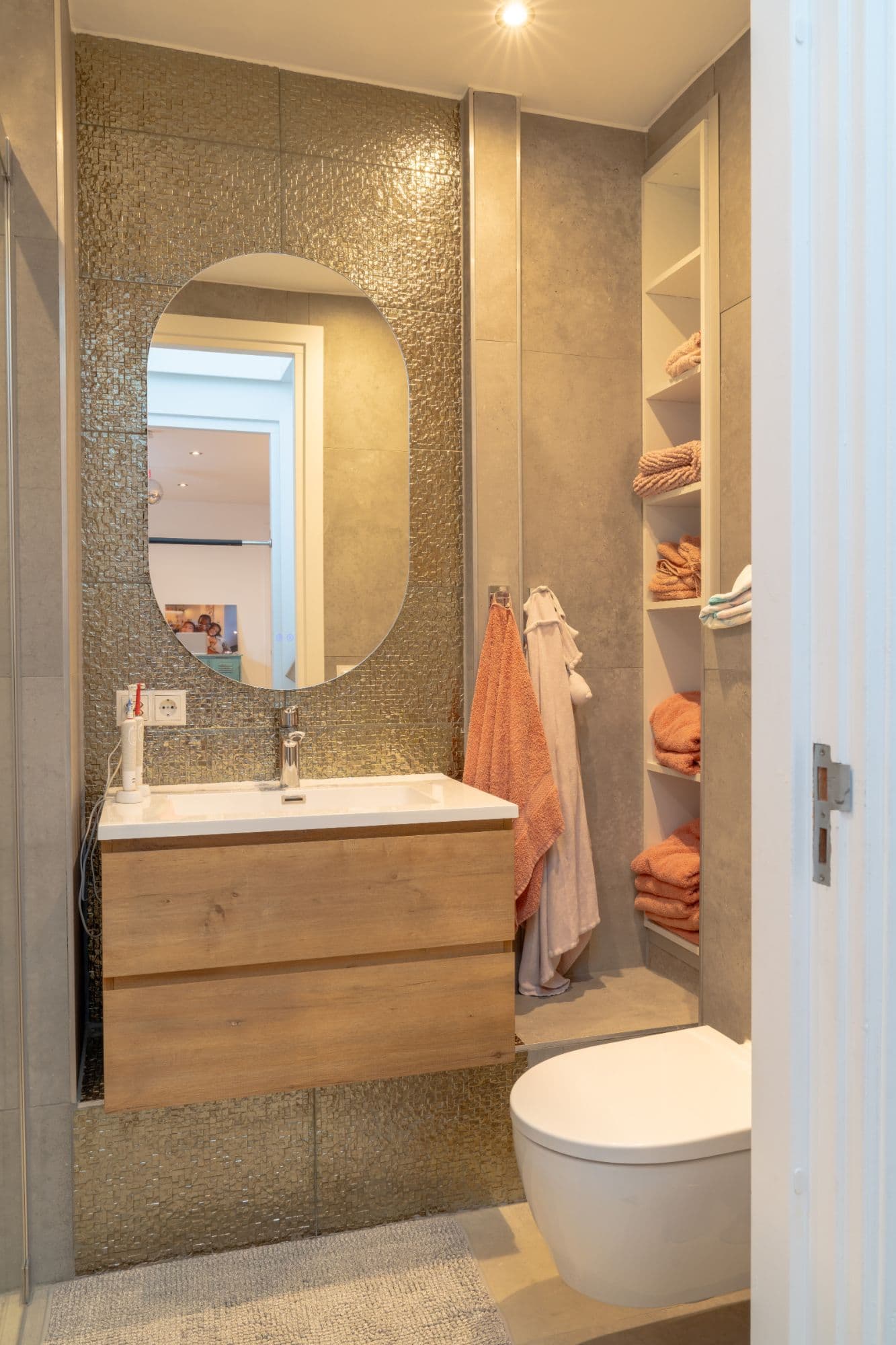 Badkamer in de nieuwe woonlaag, Amsterdam