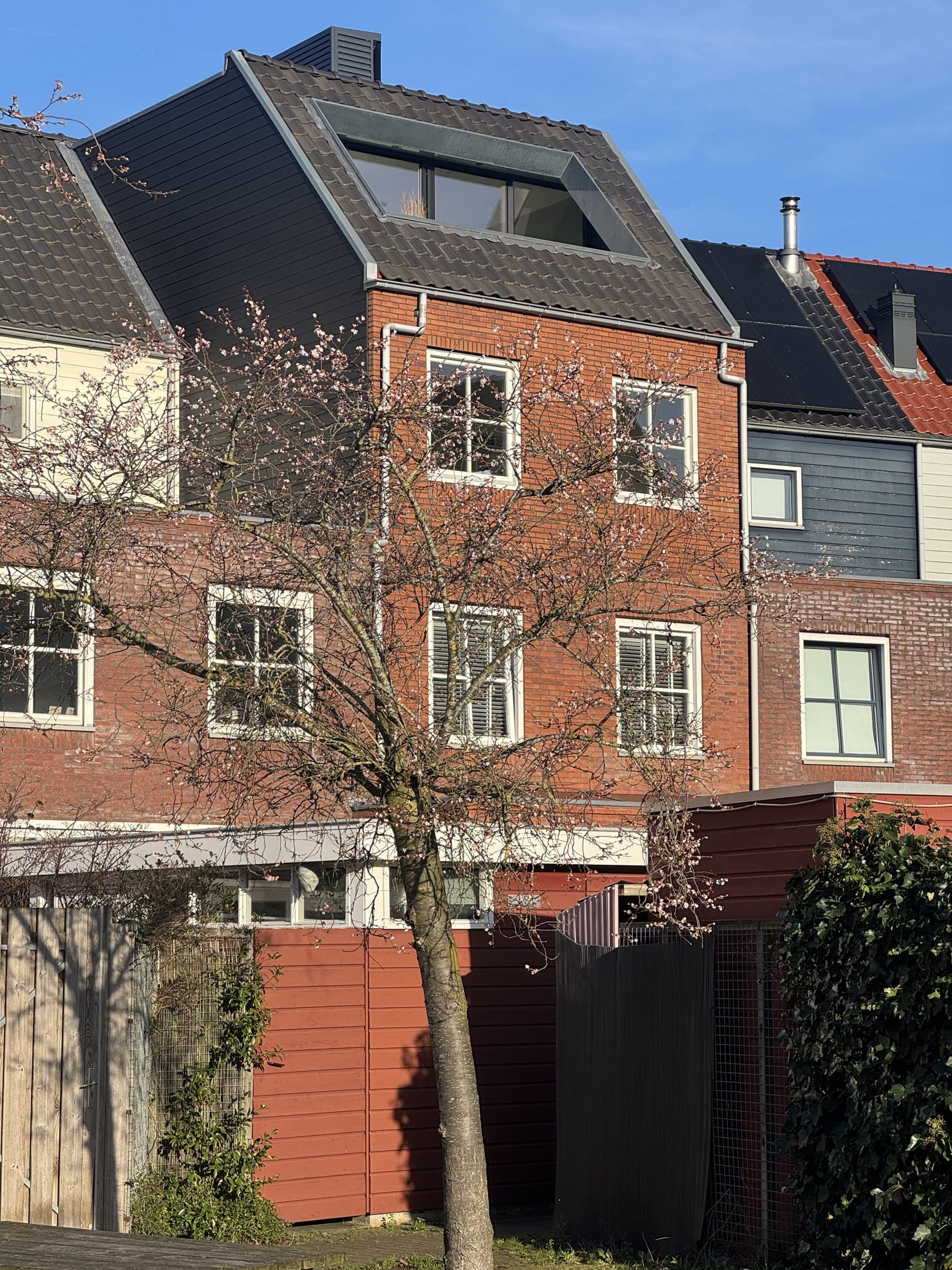 Achtergevel na de uitbreiding en dakopbouw, Vleuten