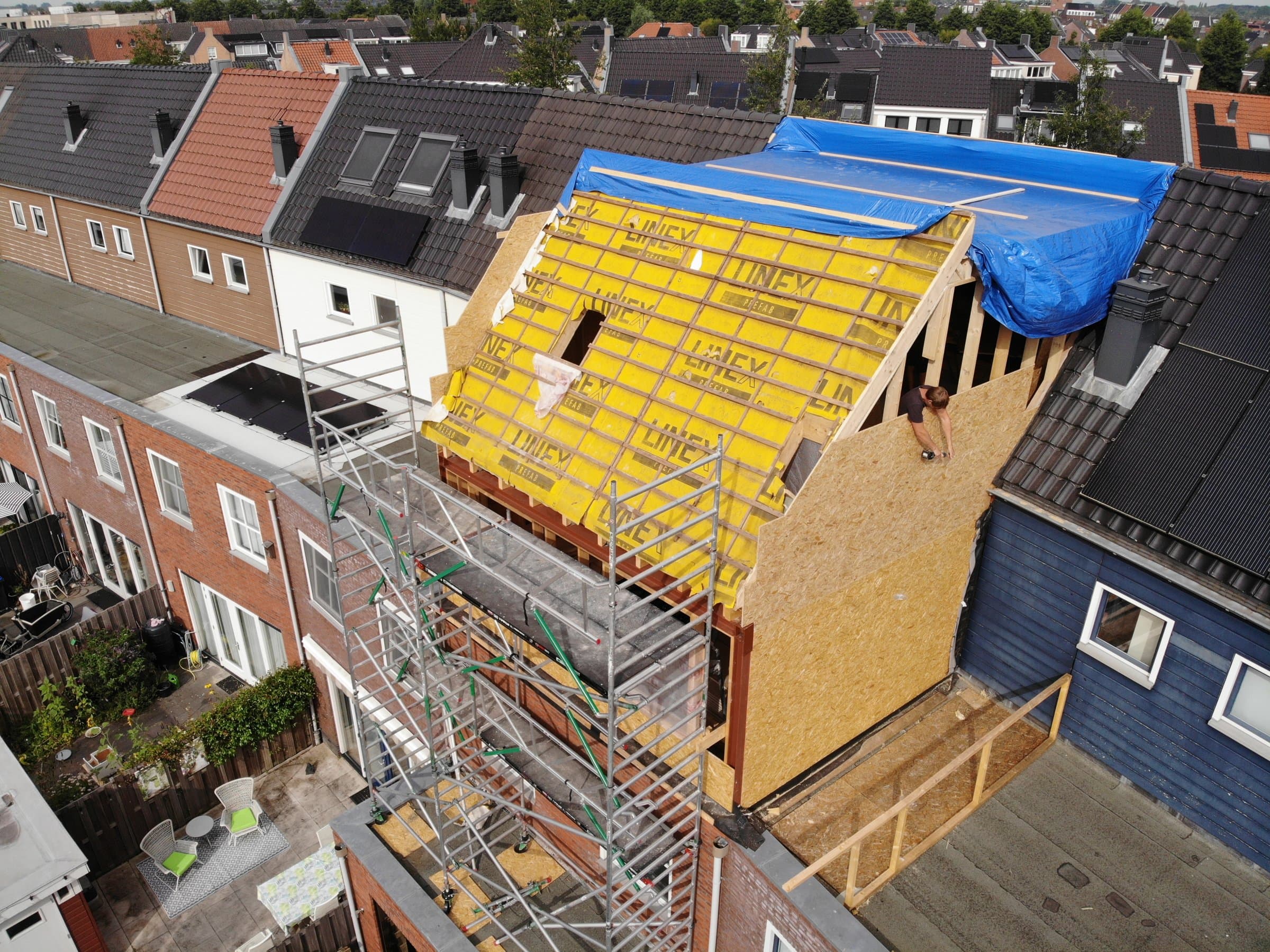 Nieuwe verdieping in aanbouw tussen de buren, Vleuten