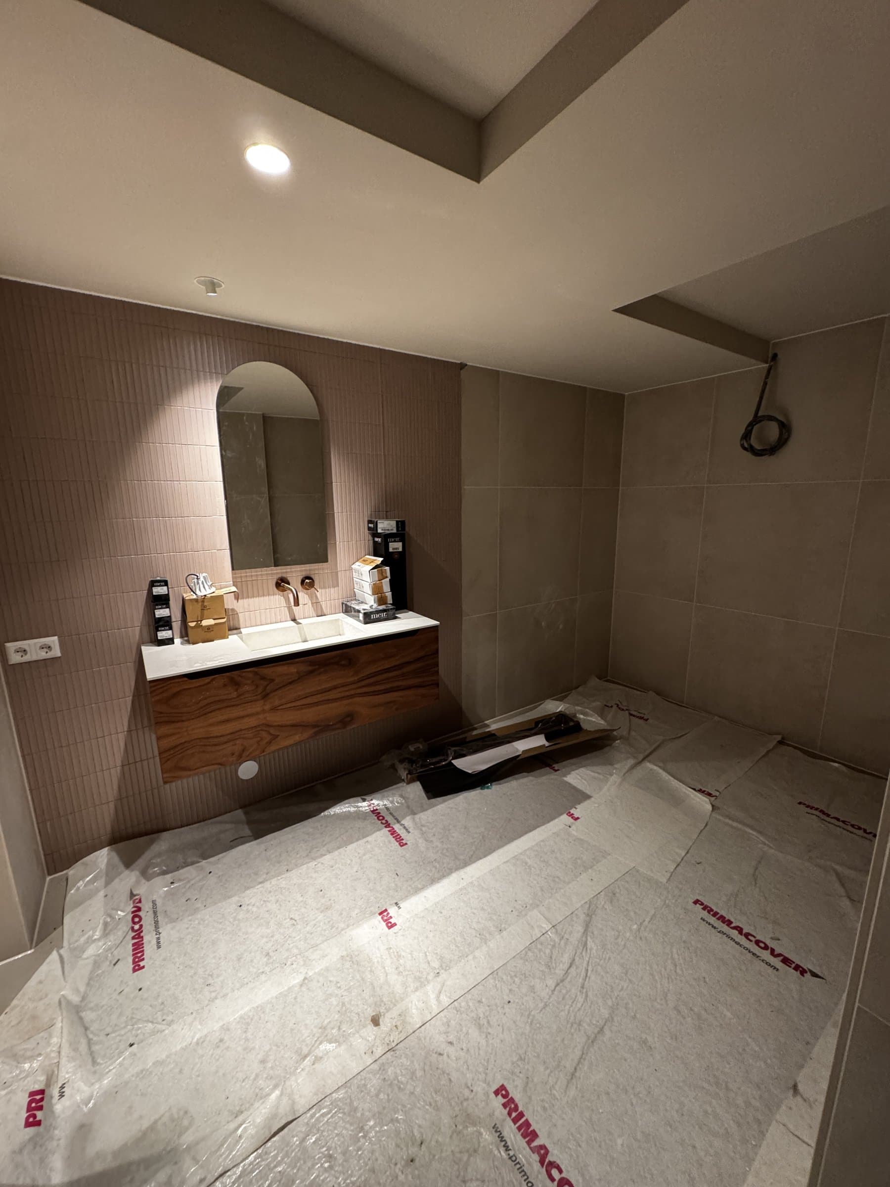 Badkamer in de kelder in afbouw, Bussum