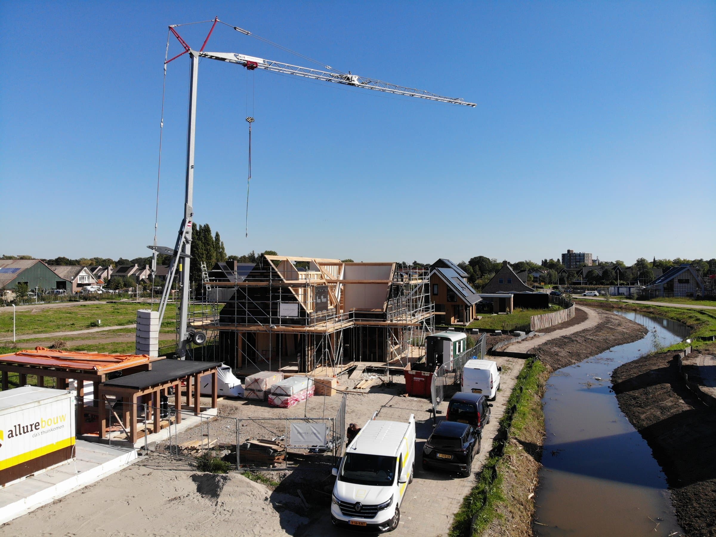 Bouwplaats van de nieuwe villa aan het water, Waddinxveen