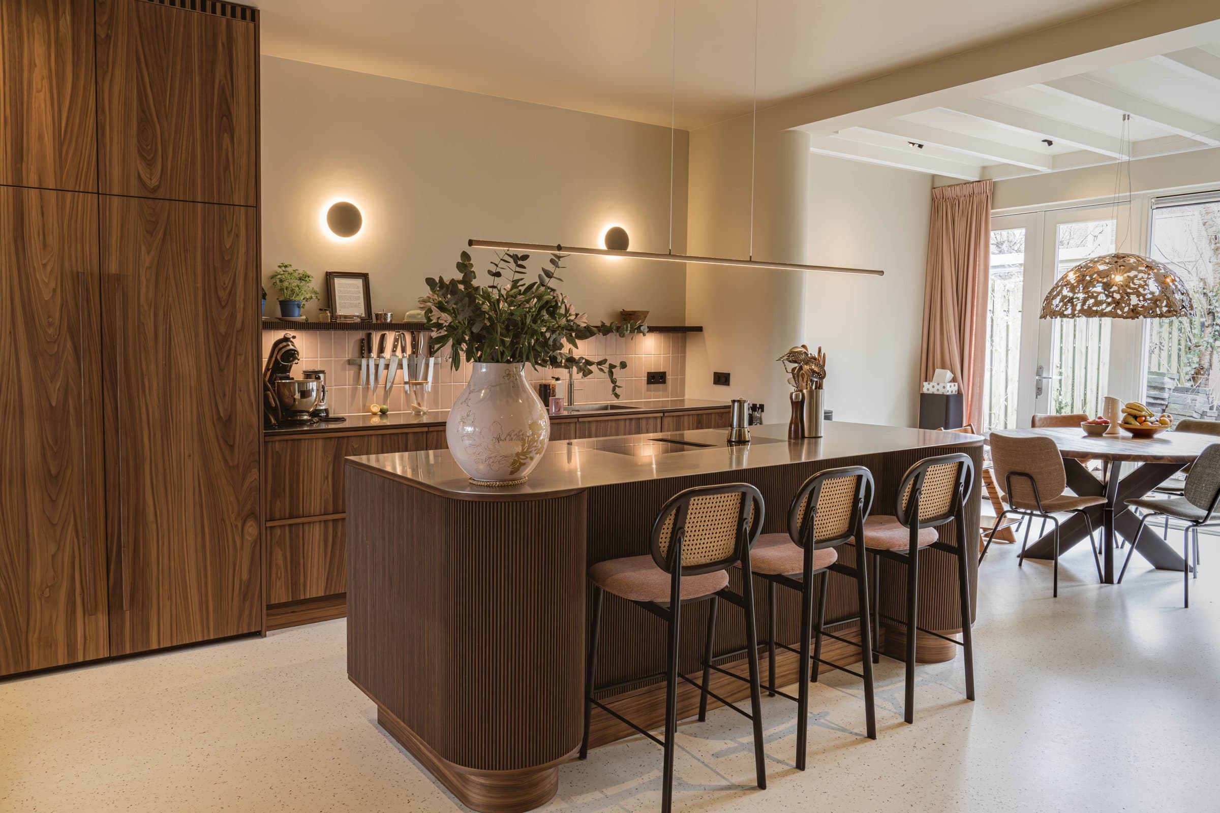 Woonkeuken met eiland in de uitbouw, Amsterdam